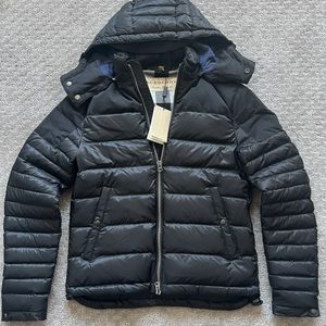 Burberry Men’s Mid-weight Down Filled Puffer In Navy Blue Size XL. Fits like a L